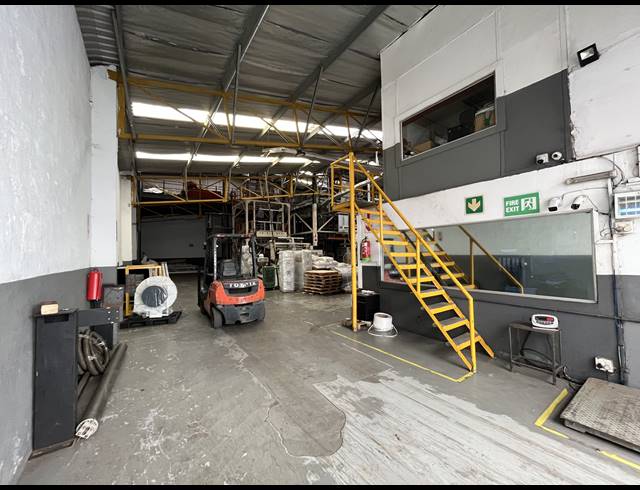 1,100M² WAREHOUSE FOR SALE IN UMGENI BUSINESS PARK